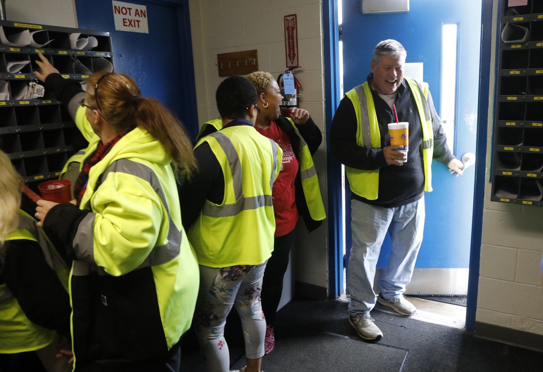 School bus drivers needed in the St. Louis area